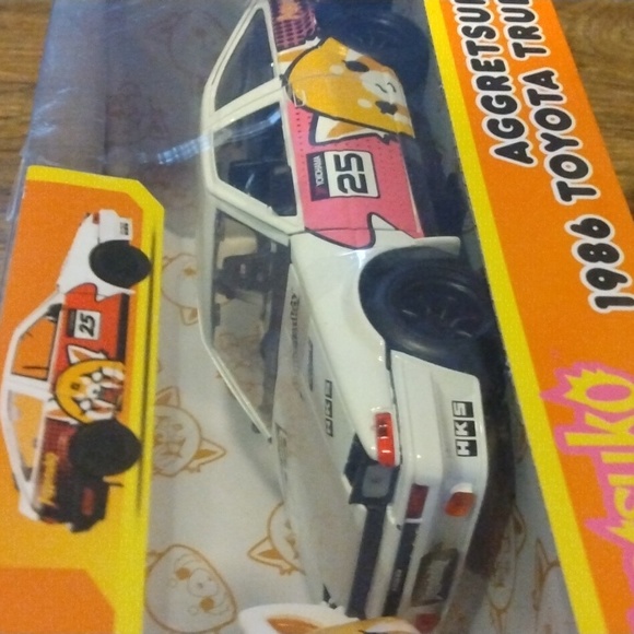 Die cast AE86 Aggretsuko figure - Picture 3 of 5